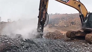 Bor Batu Hidraulik yang Dipasang pada Ekskavator T6 Sedang Beroperasi